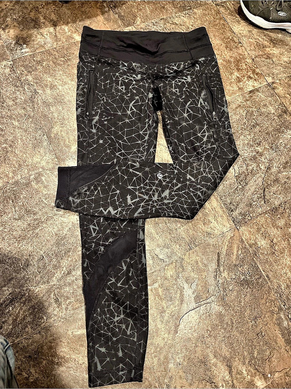 Lululemon leggings Womens Black Reflective Geo Print Leggings Zip Pockets Mesh